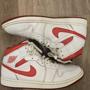 Nike Air Jordan 1 SE Mid White Dune Red FJ3458 160
